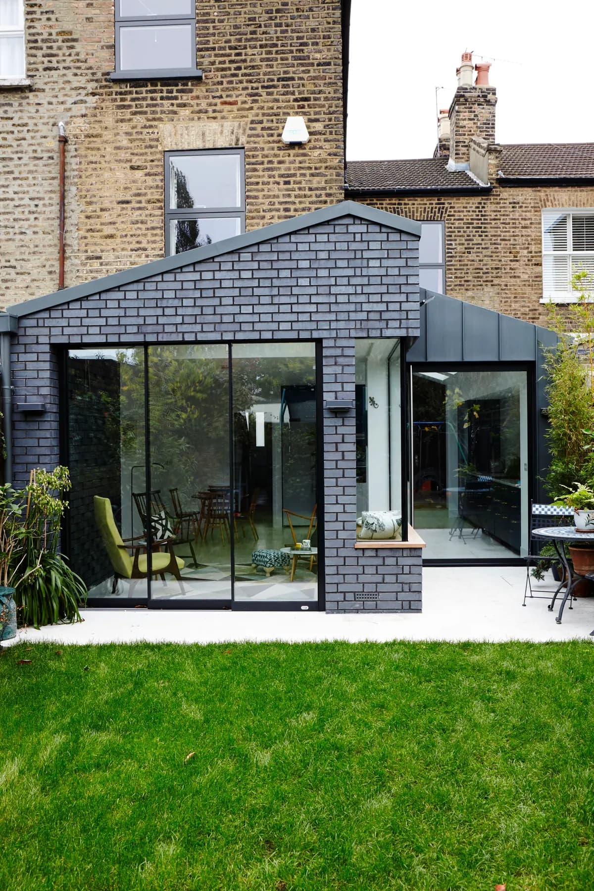 Contemporary home with minimal structural glazing by Maxlight